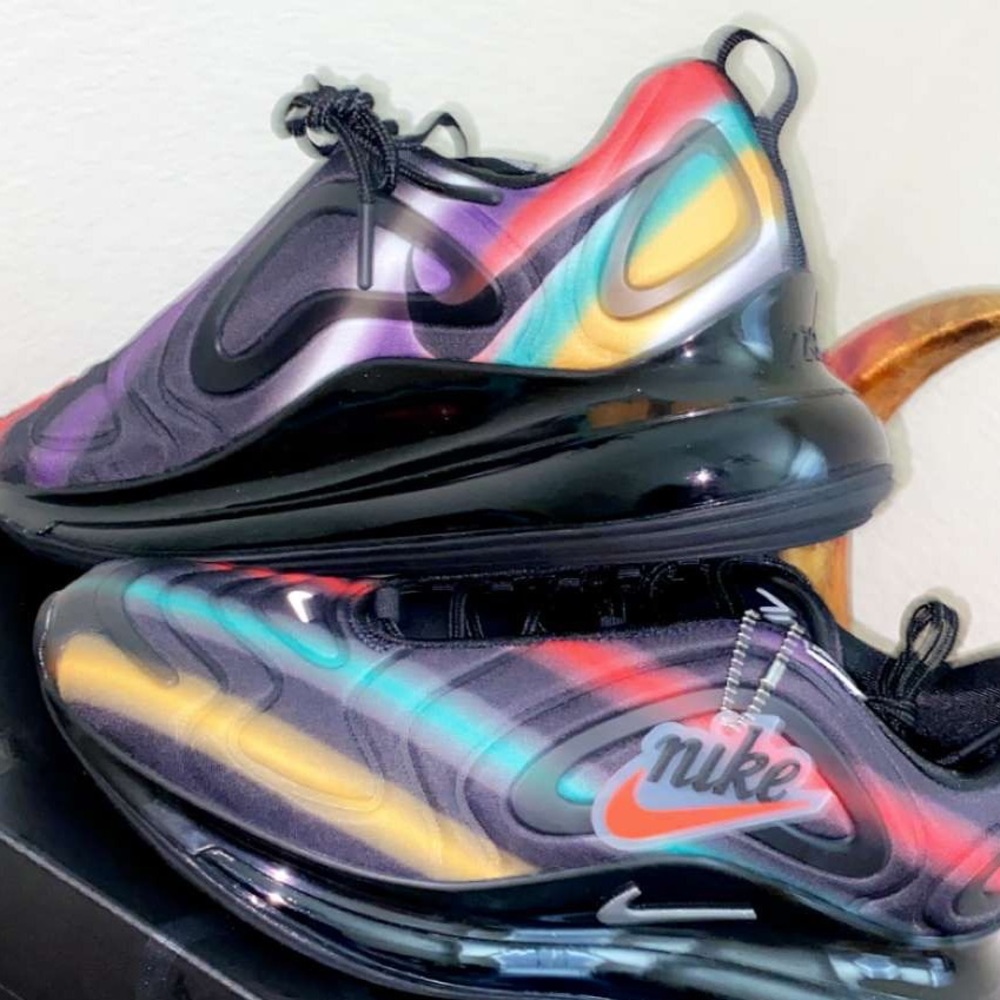 Nike Airmax 720 “Neon Stripes “ Never Worn